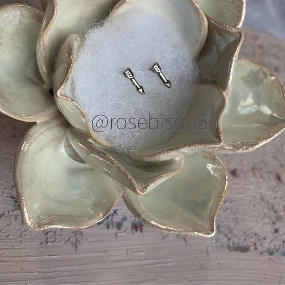 🏹🆕Silver Boho Cupid’s Arrow Stud Earrings - Picture 3 of 4